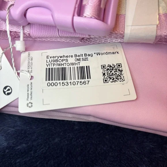 Lululemon Everywhere Belt Bag Wordmark - Picture 6 of 11